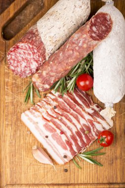 Tütsülenmiş sosis