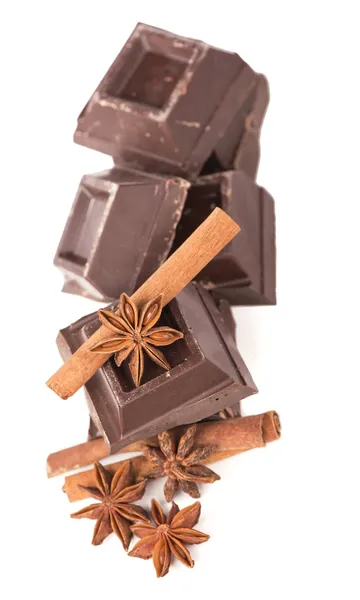 Chocoladerepen met de ingrediënten — Stockfoto