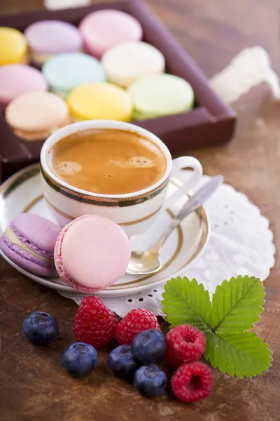 Koffie en Franse bitterkoekjes — Stockfoto