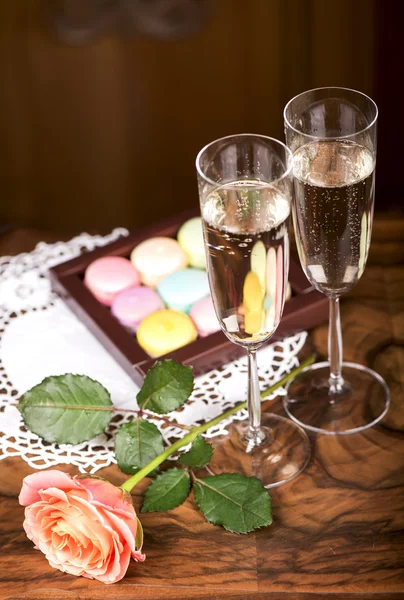 Champán con macarrones — Foto de Stock