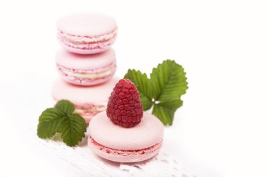 Ahududu ile macaroons