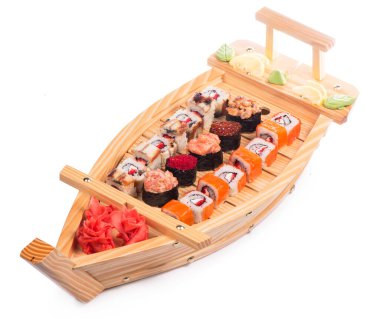 Japon mutfağı. Suşi ve ekmekler beyaz arkaplanda izole edildi