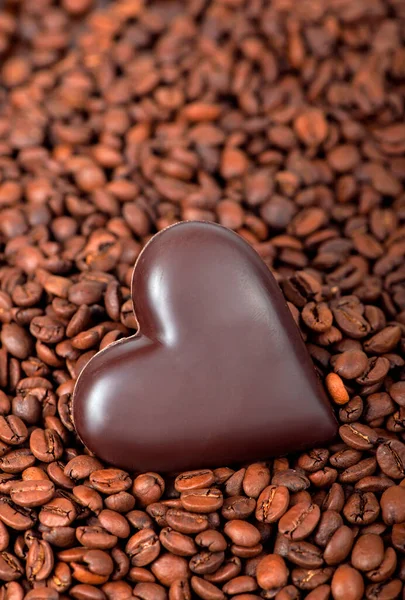 Kávébab Szív Szív Alakú Cukorkával — Stock Fotó