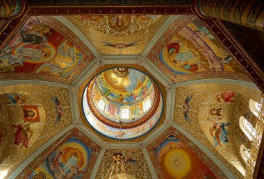 POCHAIV, UKRAINE - 2021: Lavra Ortodoks Hıristiyan Manastırı Başkalaşım Katedrali İçişleri Cupola Tavan Fresco of God Christ Christ