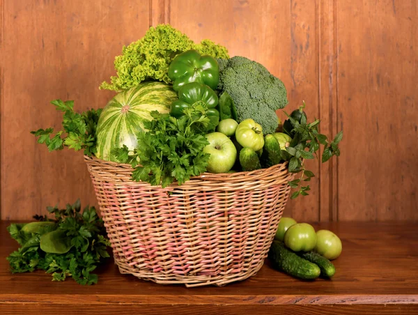 Legumes Verdes Úteis Fundo Madeira — Fotografia de Stock