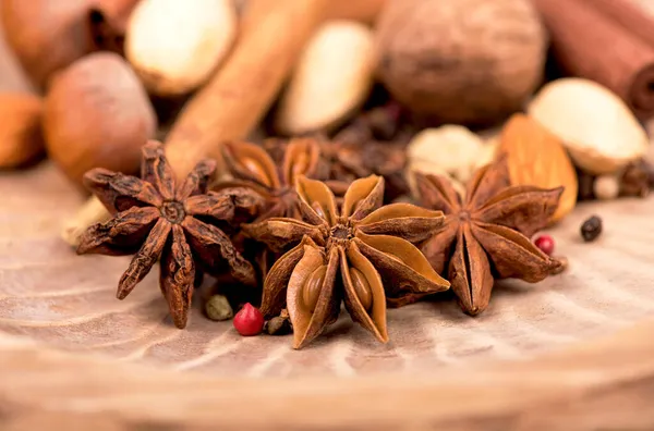 Traditional Christmas Spices Star Anise Cinnamon Cloves Wooden Background — Stock Photo, Image