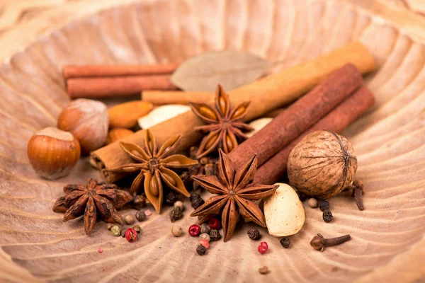 Traditional Christmas Spices Star Anise Cinnamon Cloves Wooden Background — Stock Photo, Image