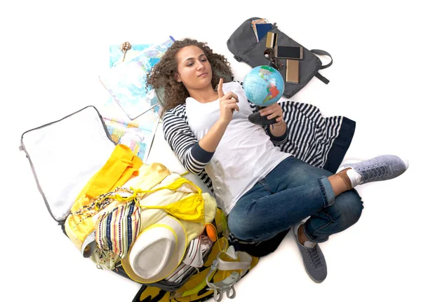 Turis, liburan, gadis muda dengan tas perjalanan, dengan latar belakang putih — Stok Foto