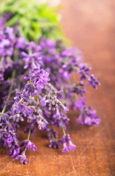 Färsk Lavendel Över Trä Bakgrund Summer Floral Bakgrund Med Lavendel — Stockfoto