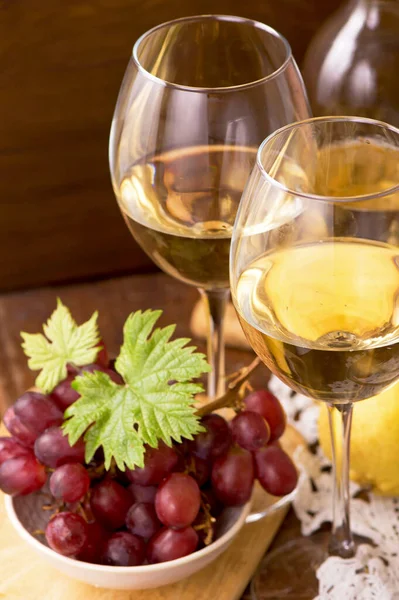 Vins Raisins Dans Cadre Vintage Sur Table Bois — Photo