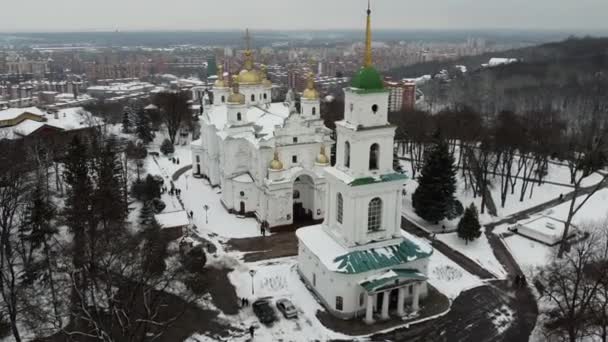 Ucrânia. Poltava. Catedral da Assunção - um monumento arquitetônico de importância nacional — Vídeo de Stock