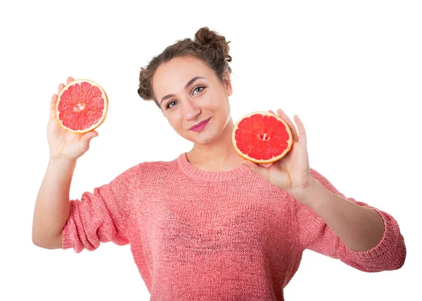 Junges Mädchen Mit Saftigen Und Gesunden Grapefruits Auf Weißem Hintergrund — Stockfoto