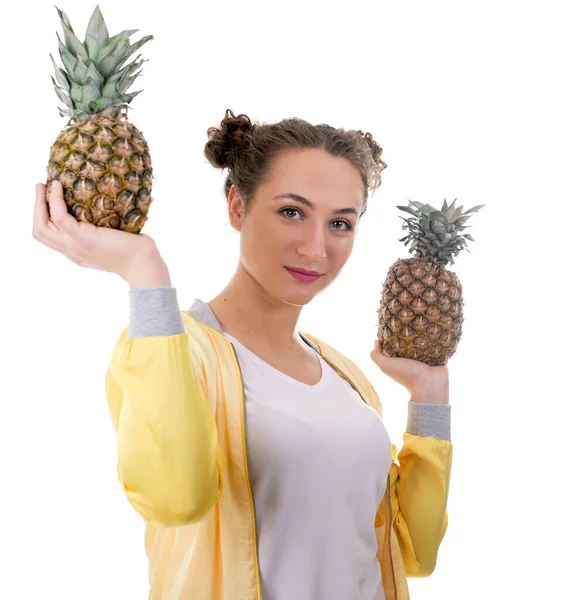 Schöne Junge Frau Mit Ananas Isoliert Auf Weiß — Stockfoto