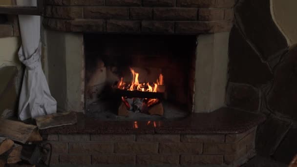 Ein Feuer Brennt Einem Kamin Feuer Warm Bleiben Winterzeit — Stockvideo