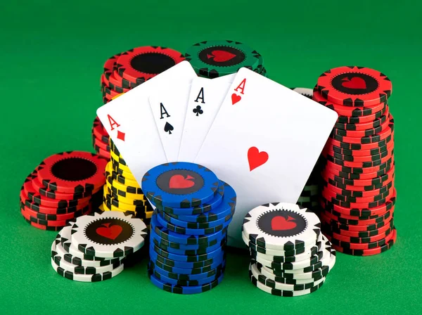 Jetons Poker Sur Fond Table Vert — Photo