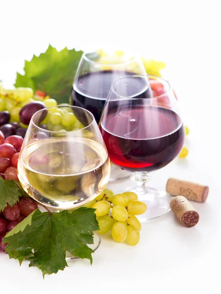 Glasses Red White Wine Ripe Grapes Table — Stock Photo, Image