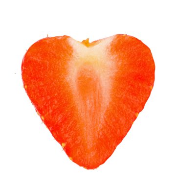 Çileğin yarısı beyaz arkaplanda izole edilmiş