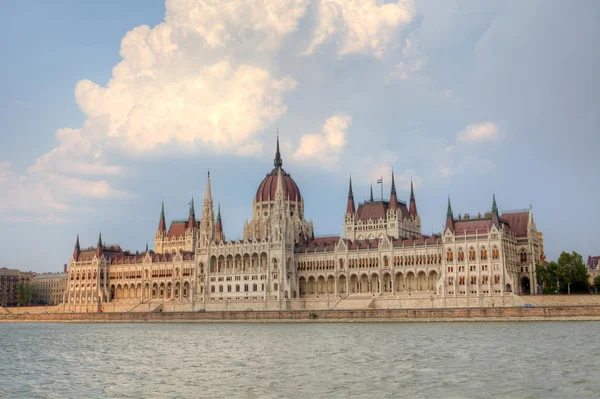 Edificio del parlamento en budapest, hungary. — Foto de Stock