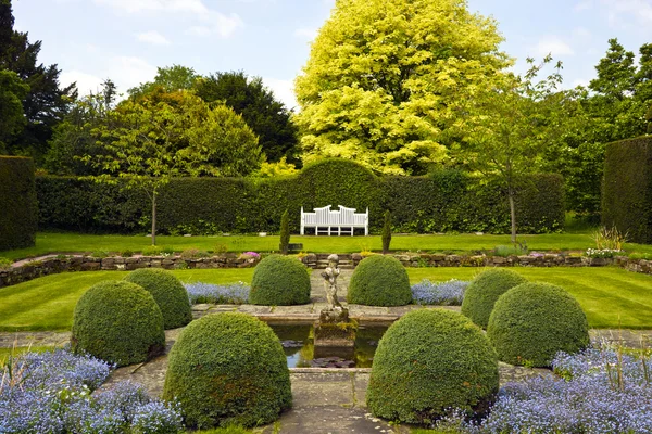 Formální Anglická zahrada. — Stock fotografie