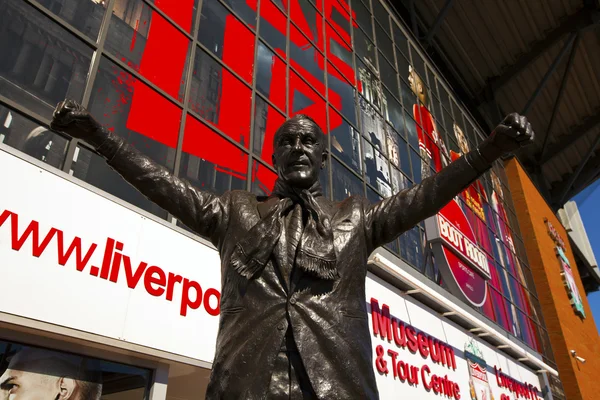 Standbeeld van bill shankey op de liverpool football club. — Stockfoto