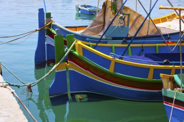 Malta traditionla Balıkçı teknesinde boya.