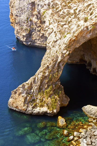 La Gruta Azul en la costa sureste de Malta . — Foto de Stock