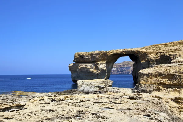 Лазурное окно, знаменитая каменная арка на острове Гозо, Мальта. — стоковое фото