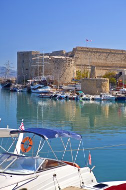 Girne, Kıbrıs'ın Ortaçağ kalesinde.