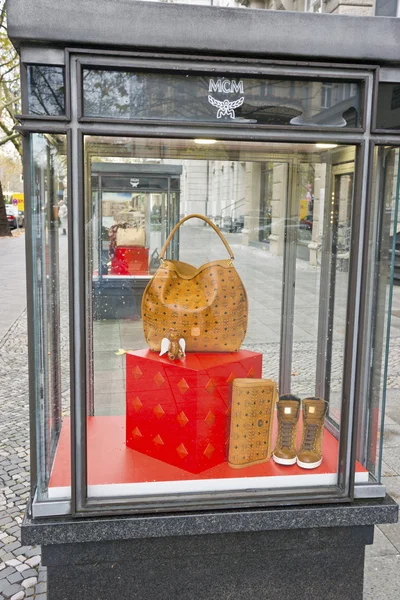 Compras de produtos de luxo em Berlim . — Fotografia de Stock