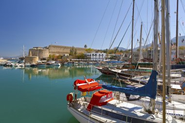 Ortaçağ Kalesi ve eski liman Girne, Kıbrıs.