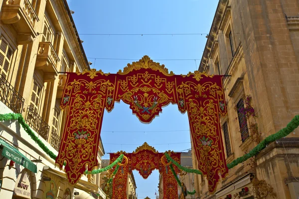 Maltesiska gata dekoration för religiösa festival. — Stockfoto