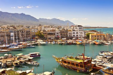 Girne, Kıbrıs'ın tarihi bir liman meşgul hayatı.