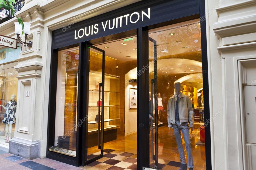 Luxury Louis Vuitton shop inside the famous Gum shopping mall in Moscow – Stock Editorial Photo ...