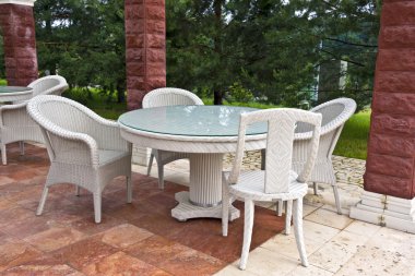 Bahçe Mobilyaları masa ve sandalyeler.