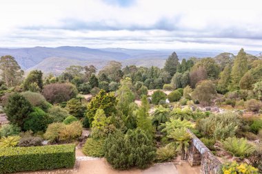 Avustralya, Yeni Güney Galler 'deki Tomah Dağı' ndaki Mavi Dağlar Botanik Bahçeleri 'nin manzarası..