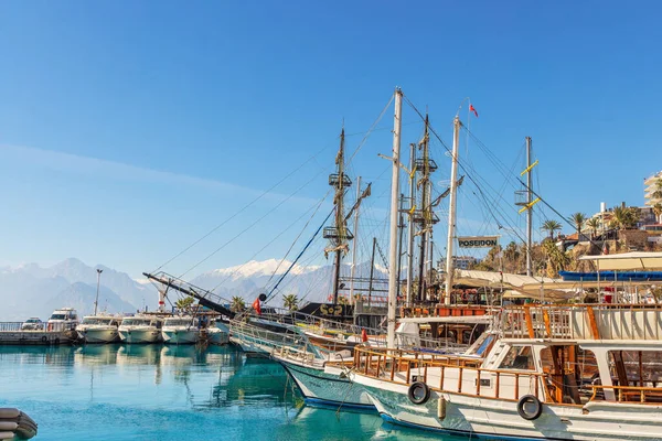 Antalya Turkey February 2022 Yachts Lined Picturesque Antalya Marina Kaleii — Stock Photo, Image