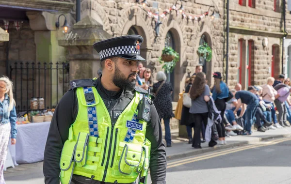 Saddleworth June 2022 Young Bearded Crowd Control Policeman Uppermill Whit — Stock Photo, Image