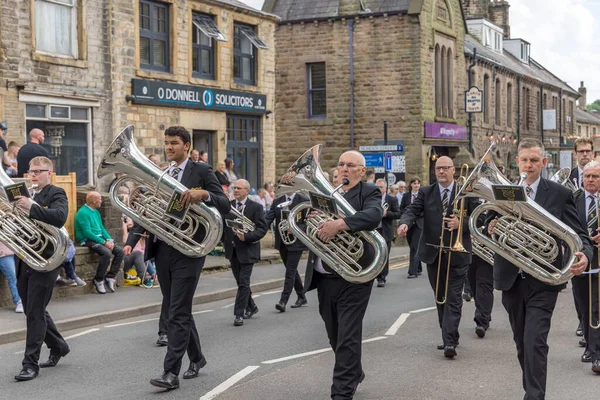 Saddleworth Royaume Uni Juin 2022 Brass Bands Marching Street Uppermill — Photo