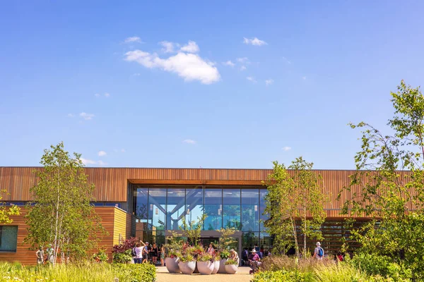 맨체스터 2022 Larch Wood Bbed Welcome Building Rhs Garden Bridgewater — 스톡 사진