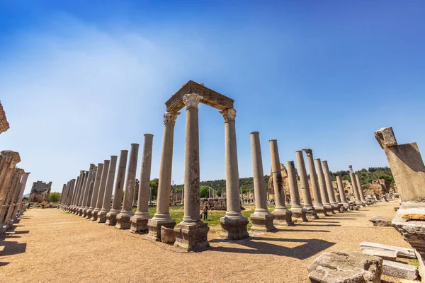 Anadolu 'da antik bir Yunan kenti olan Perge Harabeleri, şu anda Antalya ilinde yer alıyor..