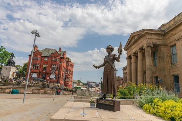 Oldham Wielka Brytania Lipca 2019 Brązowy Pomnik Annie Kenny Działacz — Zdjęcie stockowe