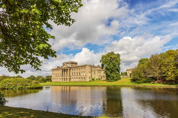 Casa Mansión Lyme Hall Rodeado Jardines Formales Parque Ciervos Parque —  Fotos de Stock