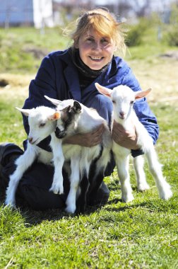 Genç keçi ve kadın
