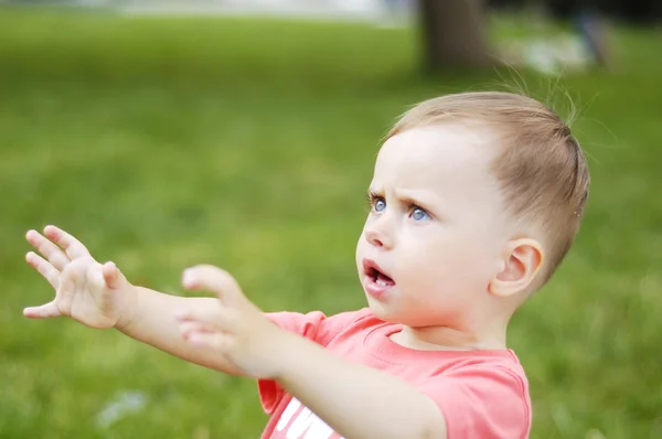 Pequeno menino drawl — Fotografia de Stock