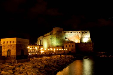 Bir kış gecesinde Castel Dell 'ovo  