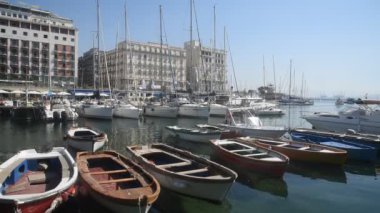 Napoli 'deki Akdeniz limanının güzel limanı