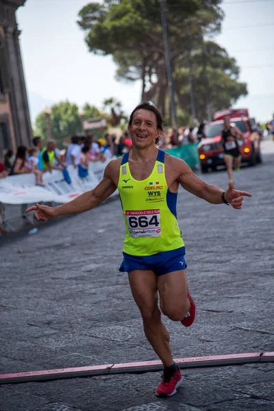 Napoli, İtalya - 5 Haziran 2022 - Telethon için Yaşam Yolu 2022.