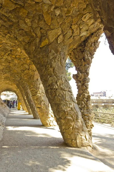 Park guell Barcelona'da taş sütunlar — Stok fotoğraf