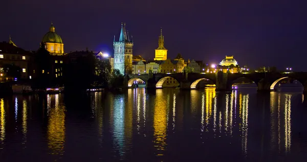 Praga de noche — Foto de Stock