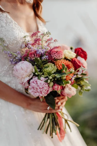 Wedding Bouquet Red Orange Purple Flowers Close Hands Bride White — Foto Stock